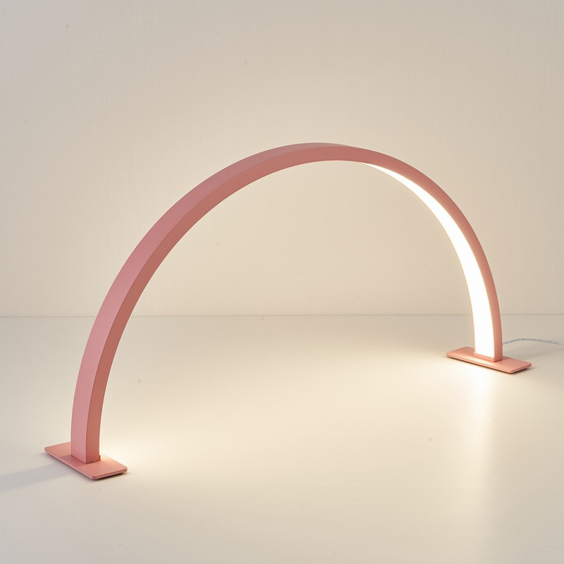 Nowe zakrzywione lampy stołowe do salonu piękności w kształcie litery U