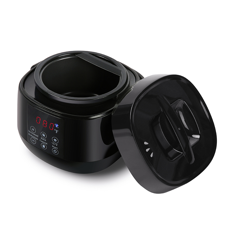 Mały garnek do topienia wosku z czarnym uchwytem