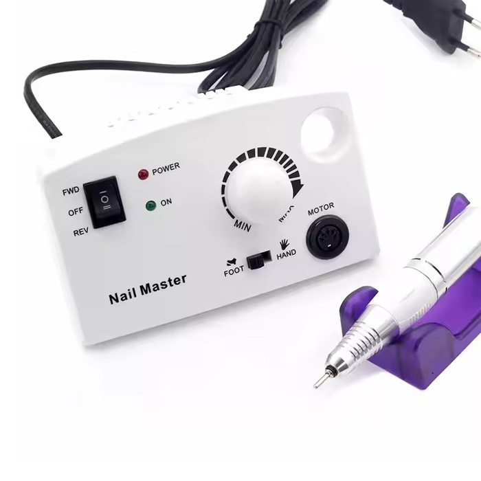 Elektryczny pilnik do paznokci w kolorze białym